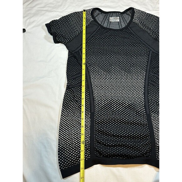 Athleta Womens Diamond Fastest Track Tee Black/White Dots Pullover Top Size Med - Picture 5 of 9